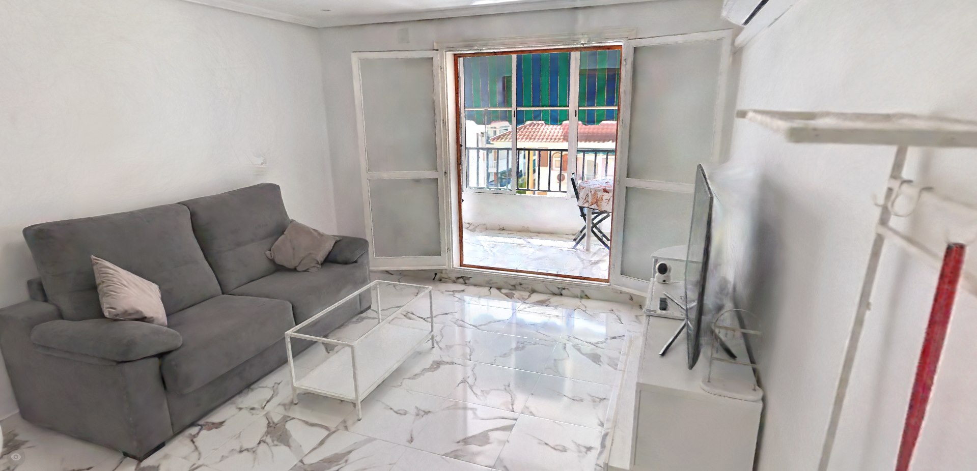 Salón de la vivienda de muestra, capturado en el recorrido 3D